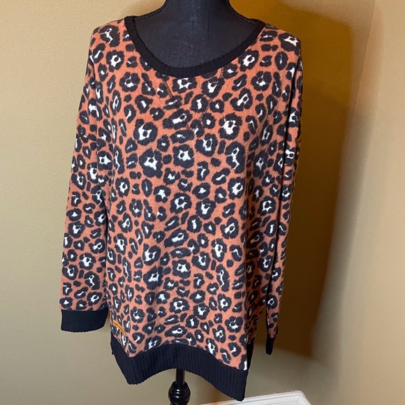 SIMPLY SOUTHERN long sleeve Leopard print sweater shirt.  NWT small & large - Picture 2 of 12